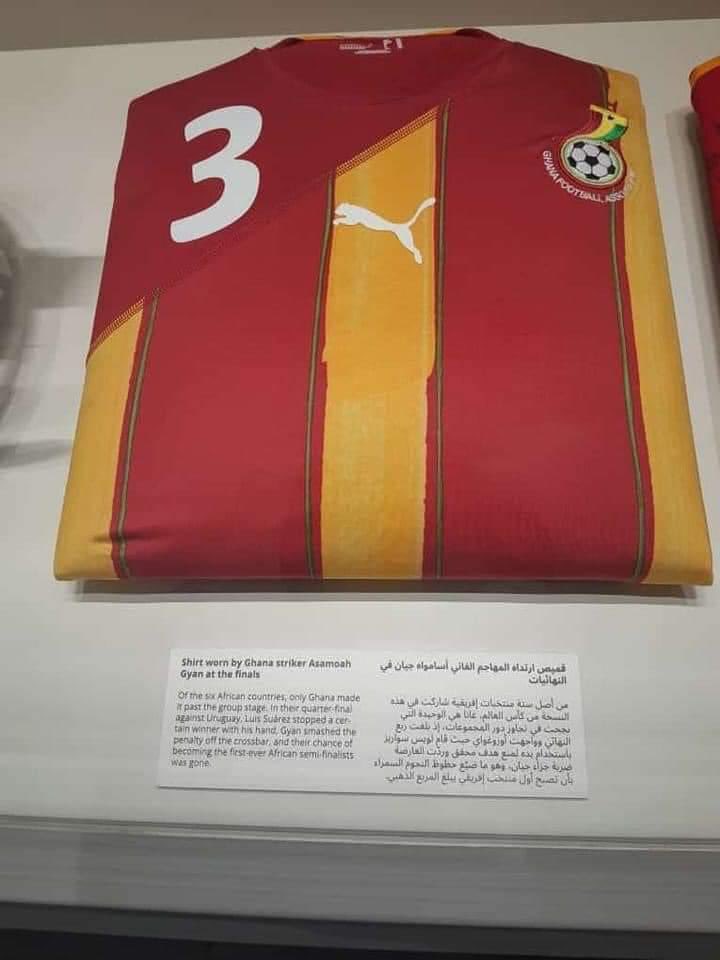 Asamoah Gyan’s 2010 World Cup jersey on display at the FIFA museum 🇬🇭 (📸: @ShabanMo9) #MGLQatar2022 | #FIFAWorldCup