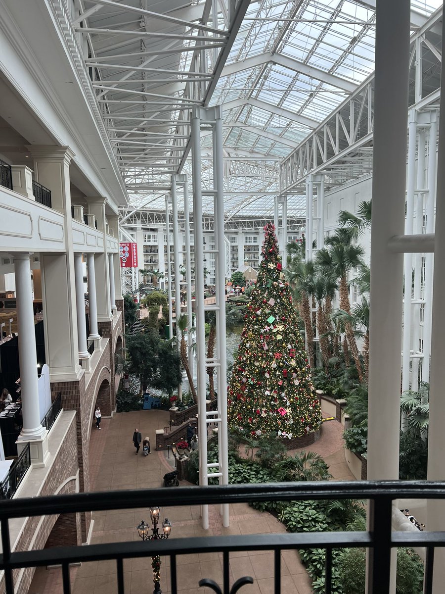 Was it just me or is this place humongous! Yes, I got last twice already, FirstTimer!  Grateful 4 a great conf staff! #LearnFwd22