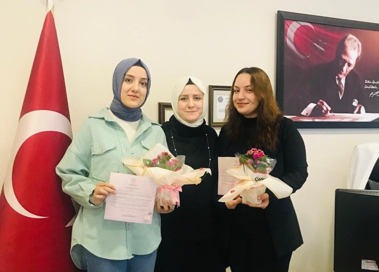 5 Aralık Dünya Gönüllüler Günü kapsamında Sayın Bakanımız Dr. Mehmet Muharrem KASAPOĞLU'nun, öğrenci temsilcilerimiz ve gönüllü gençlerimize göndermiş olduğu çiçekleri takdim ettik.

📍Akkadın  Yurdu 
📍Esenyurt Kız Yurdu 
📍Vezneciler  Yurdu 
📍1453 Yurdu