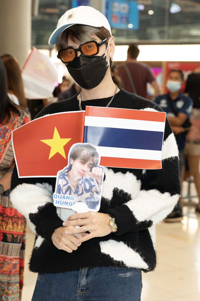 QH_MasterD's tweet photo. Thương những con người đã chờ đợi quá lâu, giữ gìn sức khoẻ và đừng quên chúng ta có hẹn vào ngày 7.12 này nhaaaa… 💙
#QuangHungMasterD https://t.co/Ux1qW4wpJQ