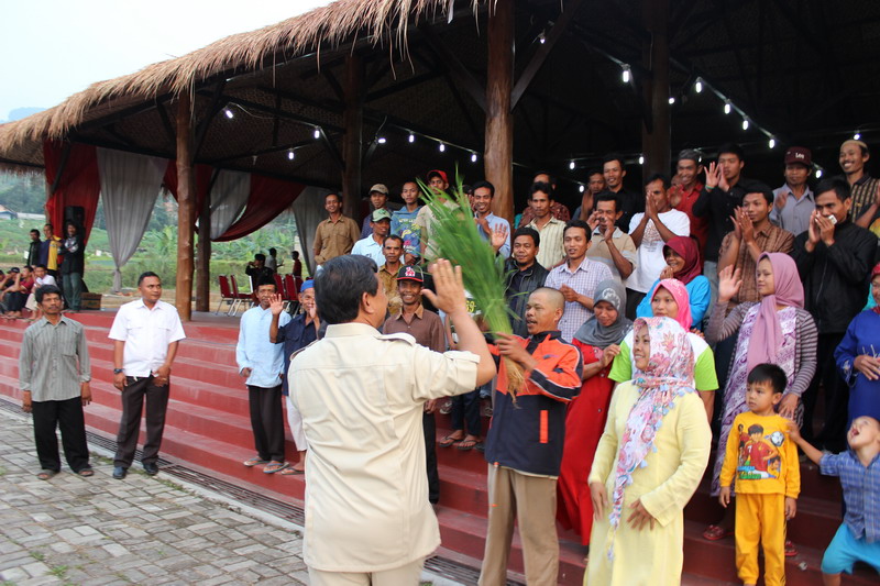 nafirma11's tweet photo. Bahkan pak Prabowo berkomitmen dan menandatangani surat terbuka kepada seluruh kepala desa se-Indonesia pada Oktober 2013 
#PrabowoDanaDesa https://t.co/6urJBt69x4