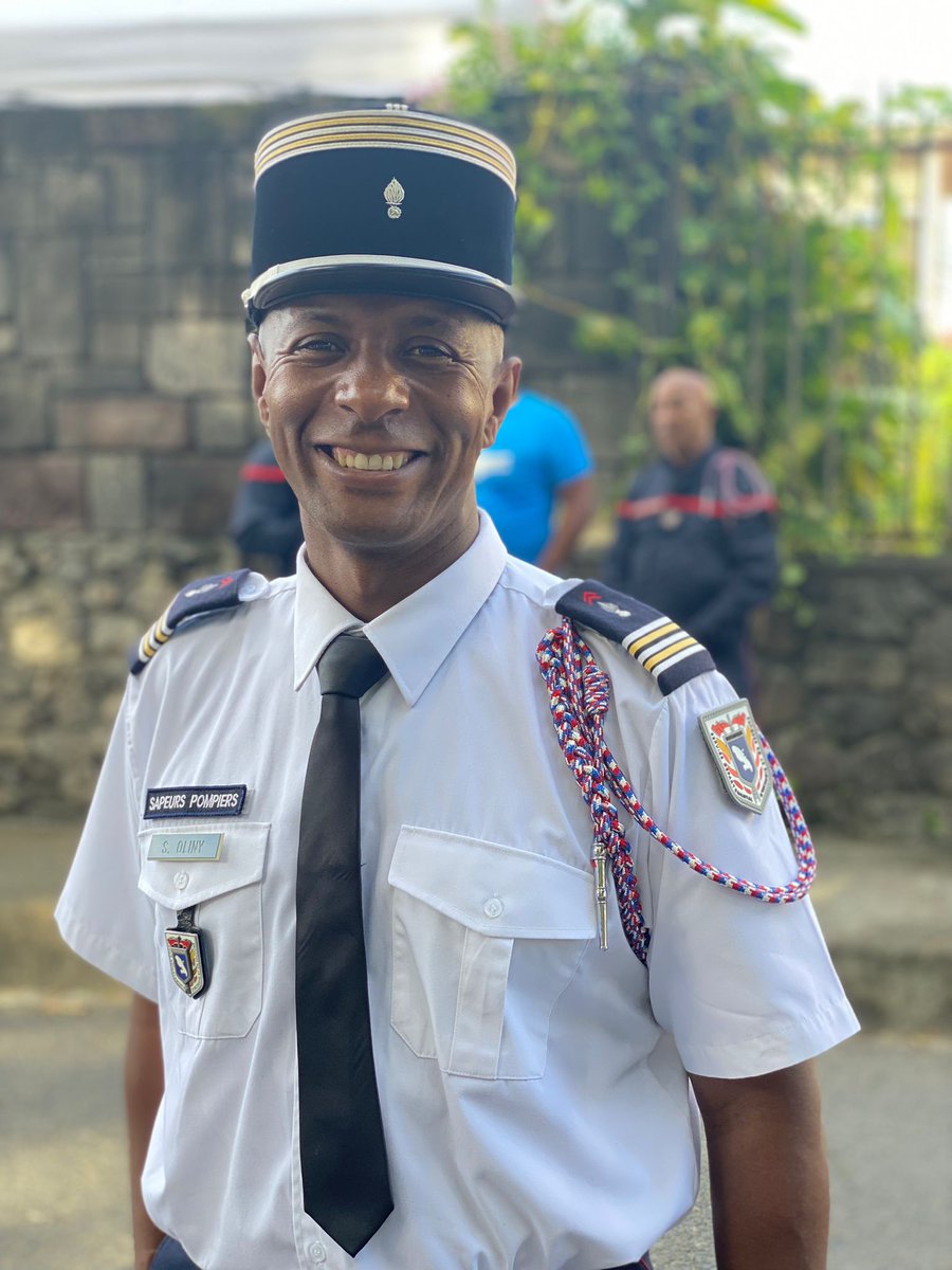 Sdis972's tweet photo. Bienvenue au Lt-Col Steve OLINY venu tout droit d’ #AixEnProvence #ENSOSP depuis le 01 déc 2022. Agé de 48 ans. Il est père de 4 enfants et originaire de la commune du Robert en #Martinique. Expériences au sein des Sdis (Val d'Oise, Pyrénées Atlantiques, Eure, Oise et du Nord) https://t.co/2LaUPKAuyO