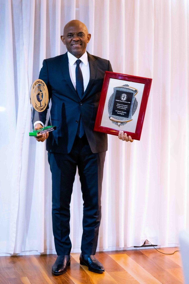 ashade_peter's tweet photo. Today I celebrate with the chairman @Heirs_Holdings, @TonyOElumelu on bagging the 2022 ECOWAS Prize of Excellence Award for Deserving Citizens of the Community.
Congratulations on being this year’s laureate, sir. This was a very well-deserved win.
#TOEWay #Award #PASays https://t.co/zMbtaGOhw6