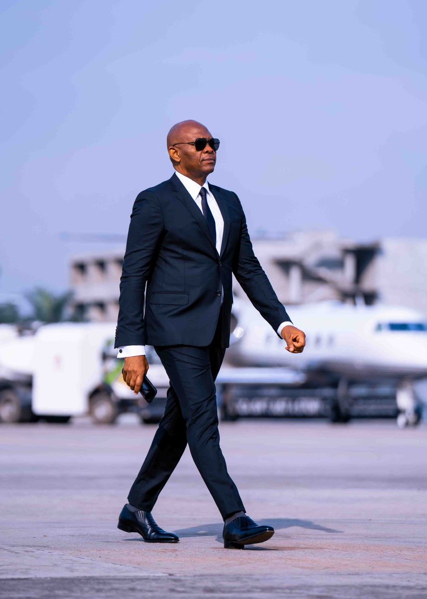 ashade_peter's tweet photo. Today I celebrate with the chairman @Heirs_Holdings, @TonyOElumelu on bagging the 2022 ECOWAS Prize of Excellence Award for Deserving Citizens of the Community.
Congratulations on being this year’s laureate, sir. This was a very well-deserved win.
#TOEWay #Award #PASays https://t.co/zMbtaGOhw6