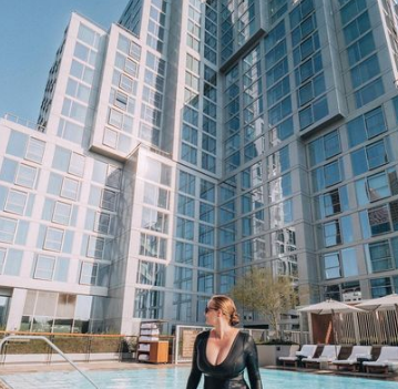 hilton.com⭐ Located in DTLA, right across the road from the Walt Disney Concert Hall
⭐ Design-led hotel with stunning architecture, interior and art installations