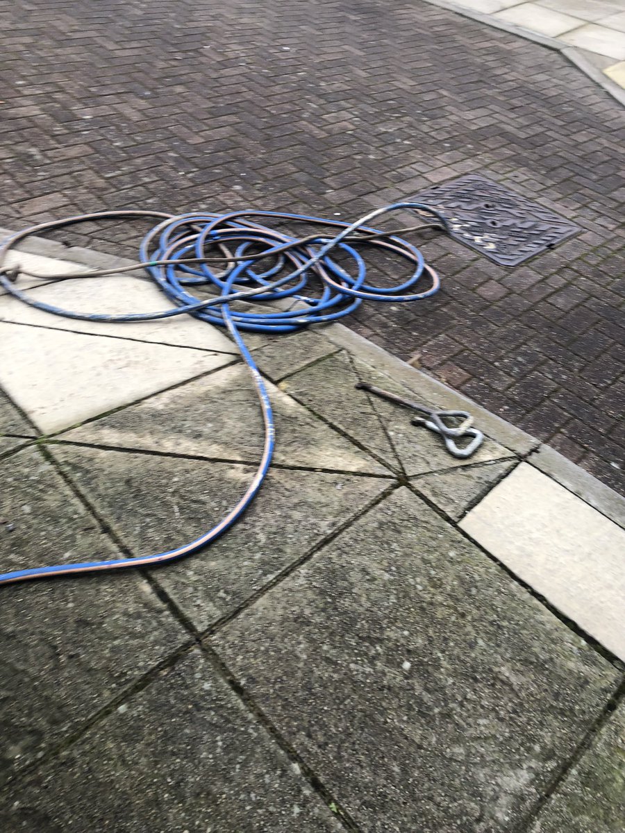 RepsolFanatic's tweet photo. @thameswater @McAGroup1971 @LQcontactus more photos https://t.co/1oRi3gZ1FL
