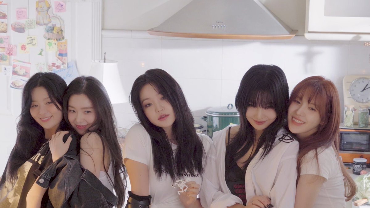 H2H_STEELLA's tweet photo. Red Velvet 레드벨벳 ‘The ReVe Festival 2022 - Birthday’ Jacket Behind I RV Collection
https://t.co/ujnXDNkm3E
#The_ReVe_Festival_2022
#Birthday #벌스데이
#레드벨벳 #RedVelvet
#비하인드 #Behind
#RV_Collection #레벨컬렉션 https://t.co/iizDsBPp0x