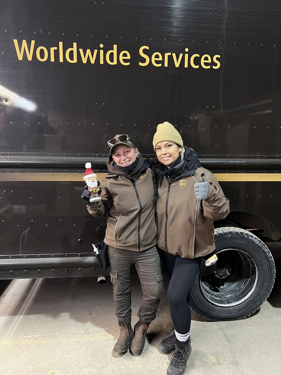 #BarrieUPS Service Providers Tanya and Carolina are ready to go on a Monday morning. #PerfectServiceMonday #UPSCanada #Peak2022 #WeGotThis 🎄📦💪
