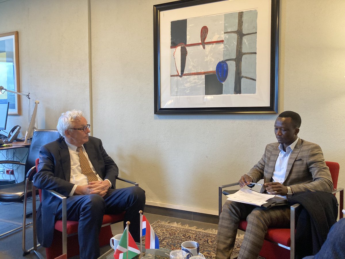 NLinBurundi's tweet photo. Ce Lundi 05/12, SE Jeroen Steeghs, Ambassadeur des 🇳🇱 au 🇧🇮 a reçu la délégation du Conseil National de la Jeunesse. Les échanges portaient sur le mandat du @cnjbdi et le projet de loi en cours d’élaboration (1/2)

@MinEACJSCBdi @NtareHouse https://t.co/FWwGAvCuxh
