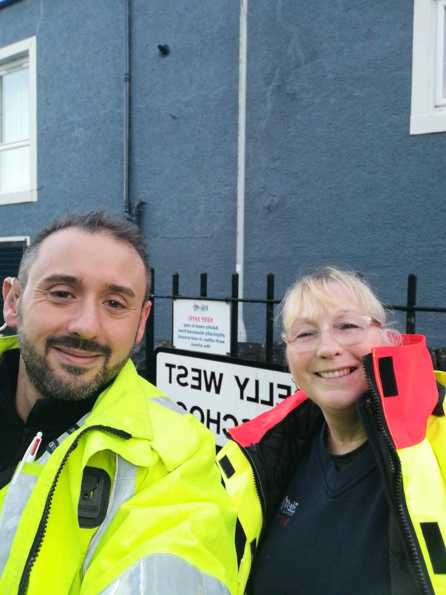 PSOSCowdenbeath's tweet image. 👮‍♂️In the Community👮‍♂️

PCs Scola and Barker were out first thing this morning carrying out #ParkSafe @LochgellyWestPS and @Denend_PS .

Great to see so many Christmas jumpers being worn and lots of happy children. 🎅

#OpParamount
#Cardenden
#Lochgelly
#KeepingPeopleSafe