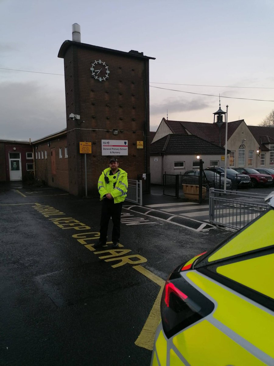 PSOSCowdenbeath's tweet image. 👮‍♂️In the Community👮‍♂️

PCs Scola and Barker were out first thing this morning carrying out #ParkSafe @LochgellyWestPS and @Denend_PS .

Great to see so many Christmas jumpers being worn and lots of happy children. 🎅

#OpParamount
#Cardenden
#Lochgelly
#KeepingPeopleSafe