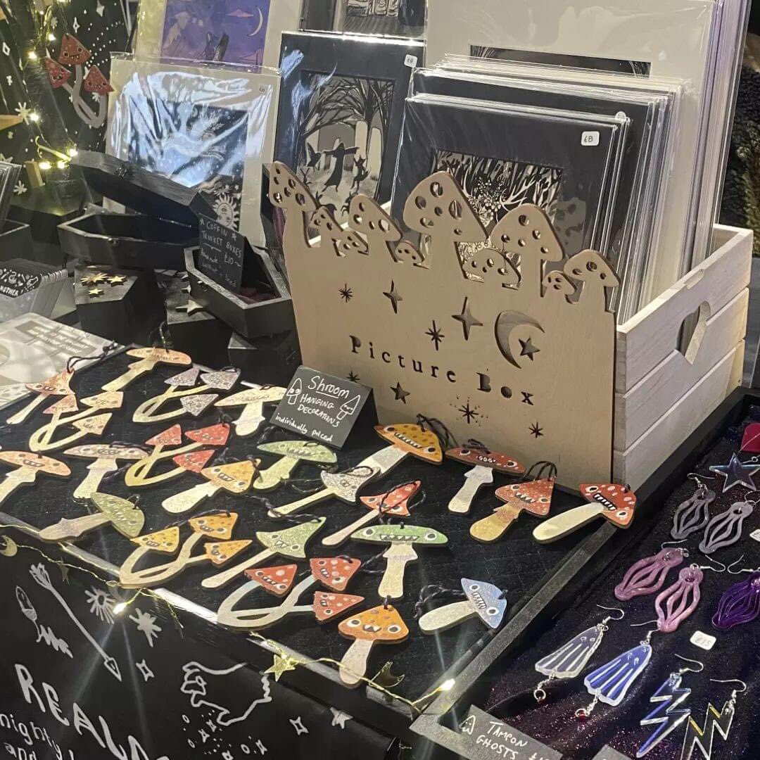 LivHorrorClub's tweet photo. A purveyor of midnighty loveliness, a curiosity cabinet of handmade trinkets, art and adornments. From lasercut jewellery to giclée prints, cards, zines, mugs and coasters. https://t.co/JCg2nhS6aX