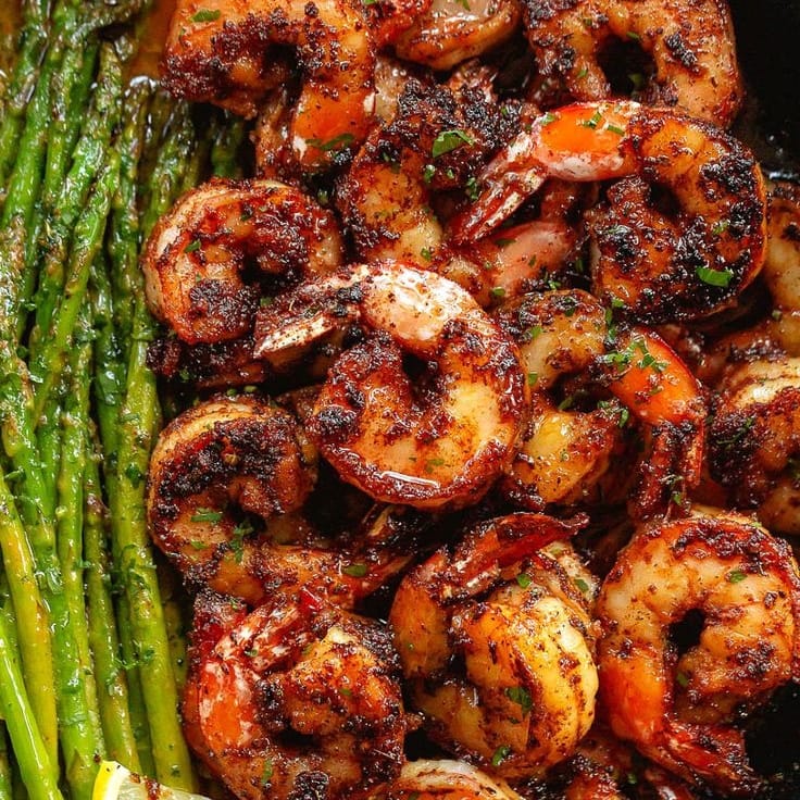 sea_villians's tweet photo. Easy monday with chilli roasted prawns, served with delicious, in-season asparagus and freshly grated parmesan hii sasa ndio inabamba🤗
#December #MondayMotivation #raila #seavillians #seafood #letsea #nairobiseaty https://t.co/UVPeEjl8lU