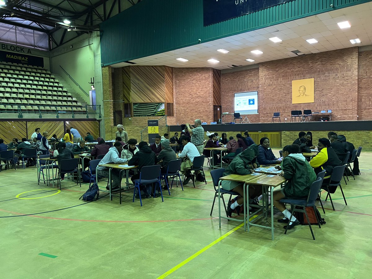 AspCommunity's tweet image. The ASP2022 (Nov. 28 - Dec. 9, 2022)— High School learners Program

Hands-on time! Today, we are having our 1st day of ASP learners outreach with more than 60 learners from the host country (South Africa)
#ASP2022
#AfricaSchoolofPhysics
#ASP_MandelaUni
#MandelaUni
#MandelaScience