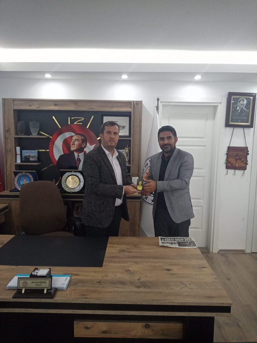 Kaş Gençlik ve Spor Müdürü Hamit  ÖZKOÇAK Esnaf ve Sanatkarlar Odamızı ziyaretlerinden dolayı kendilerine teşekkür ederiz.
<a href="/adlihandere/">Adlıhan DERE</a>
#kaşesnafodası
#Aliçalışkan
