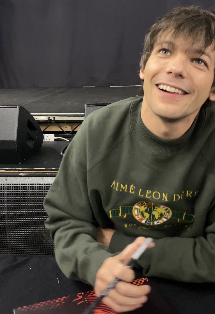 LouisT91Updates's tweet photo. Louis at Rough Trade today! (@emhodder12) https://t.co/4hM3Y7WLbP