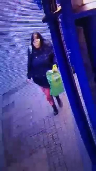 AdoptionsUk's tweet image. Please retweet, this woman, has stolen £600 from an animal charity shop in #LEOMINSTER #HEREFORD #England 
If you could spare anything for them at all, they are a small registered charity helping dogs in Hereford and Worcester 

Please donate here 👇
hwanimalrescue.co.uk/donate/
#dogs