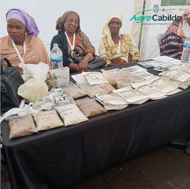 AgrocabildoTfe's tweet photo. 🌱 #AGROFEM | Resumen de la Feria de productoras agroalimentarias de Tenerife y Senegal.
ℹ️ Ha sido una estupenda oportunidad para profundizar en la cultura senegalesa y conocer sus productos agroalimentarios.
#ExtensiónAgraria #tenerifesenegal #MujerRural #femmerurale #ccbat https://t.co/sKMsnJkAv2