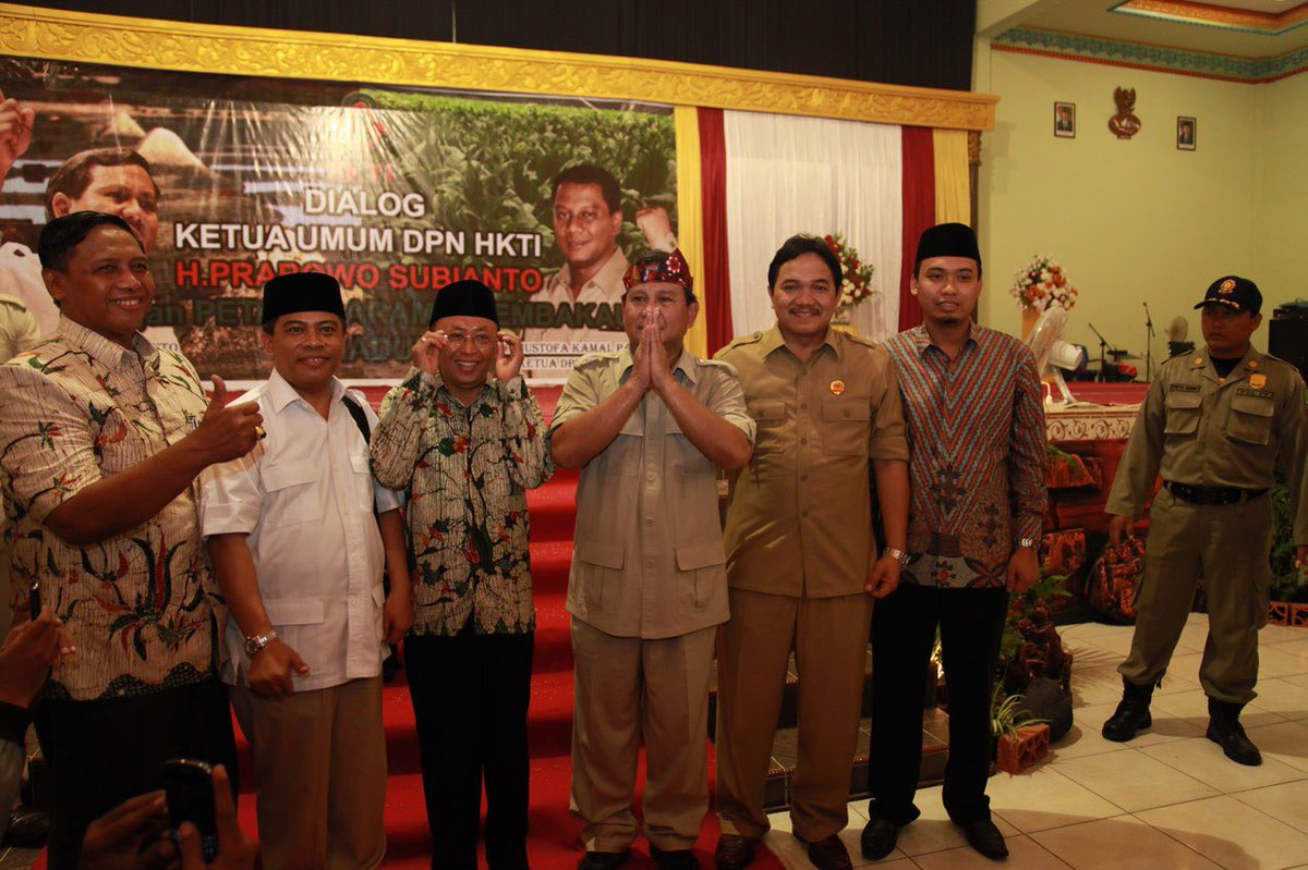 Dari kunjungan dan belanja aspirasi ini, oleh pak Prabowo dirumuskan dalam sebuah gagasan dana desa. Dana desa yang berasal dari APBN itulah, pada akhirnya dapat dimanfaatkan untuk membangun daerahnya sesuai dengan kearifan lokal dan nilai-nilai gotong royong
#PrabowoDanaDesa