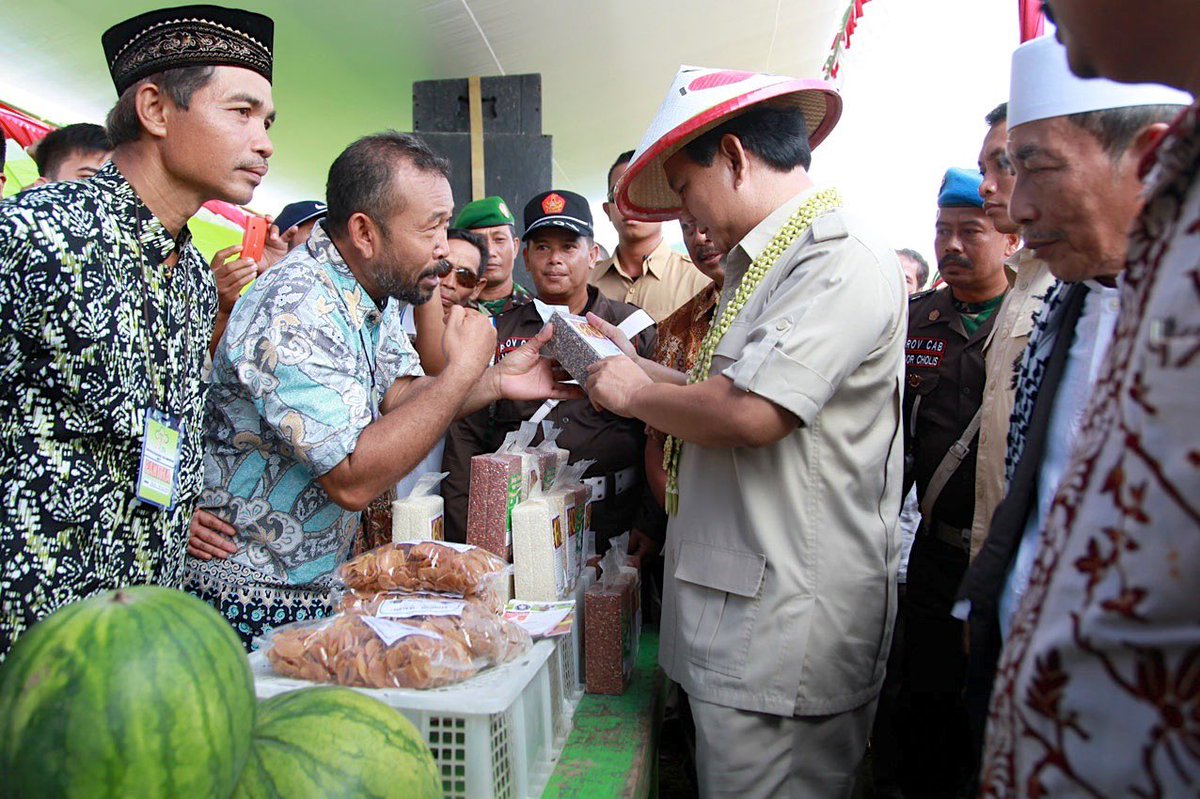 Kalau kata bang <a href="/fahrihamzah/">#AyoMoveOn2024</a> pak Prabowo adalah promotor UU desa dan Prabowo menjadi pihak yang pertama kali mempelopori program Rp1 miliar satu desa
#PrabowoDanaDesa