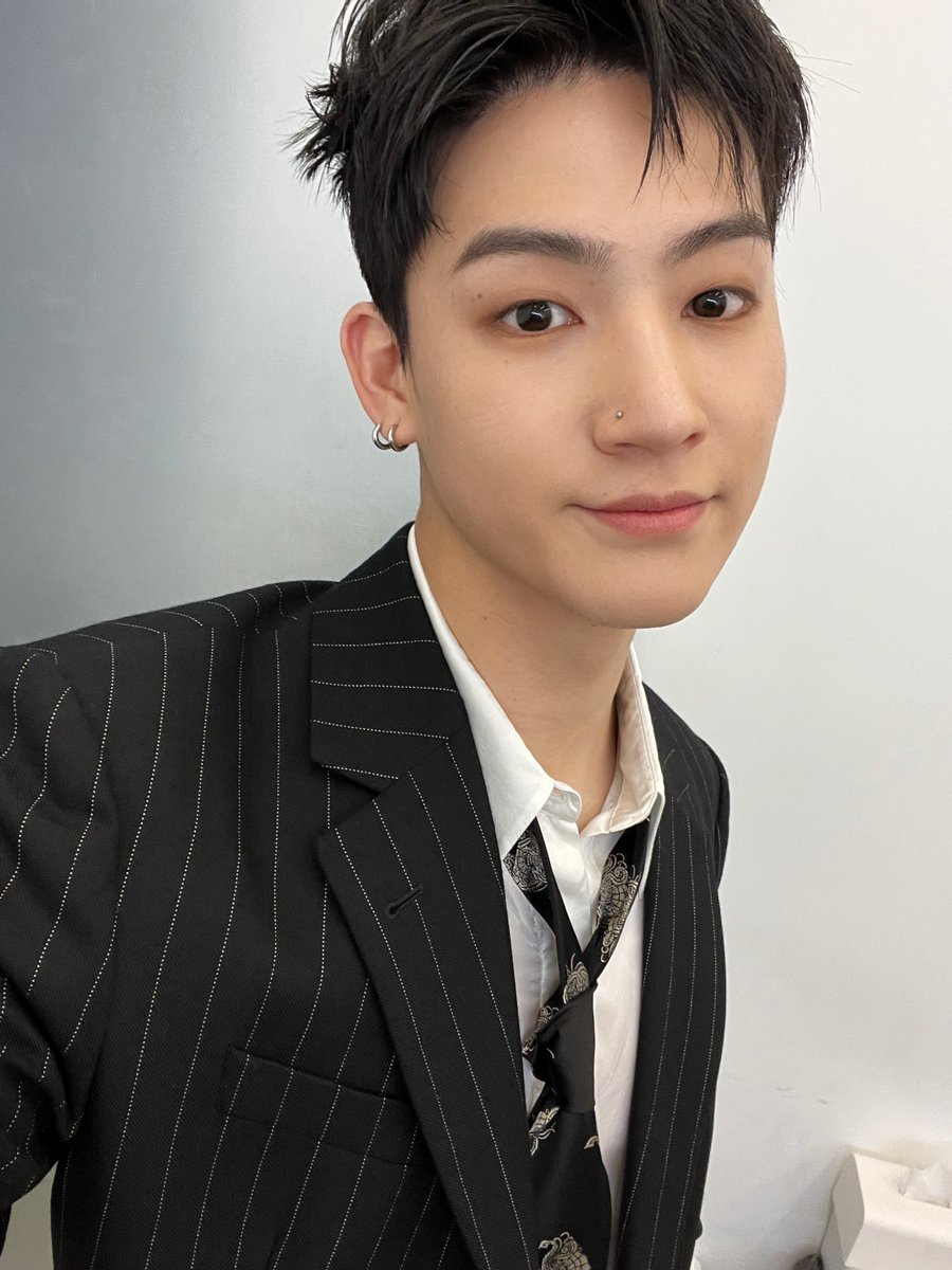 cdnzarecords's tweet photo. [📸]

BEHIND : Marie Claire

#JAYB #제이비 #CDNZARecords #카덴차레코즈
#마리끌레르 #MarieClaire https://t.co/lLBZkBPU3I