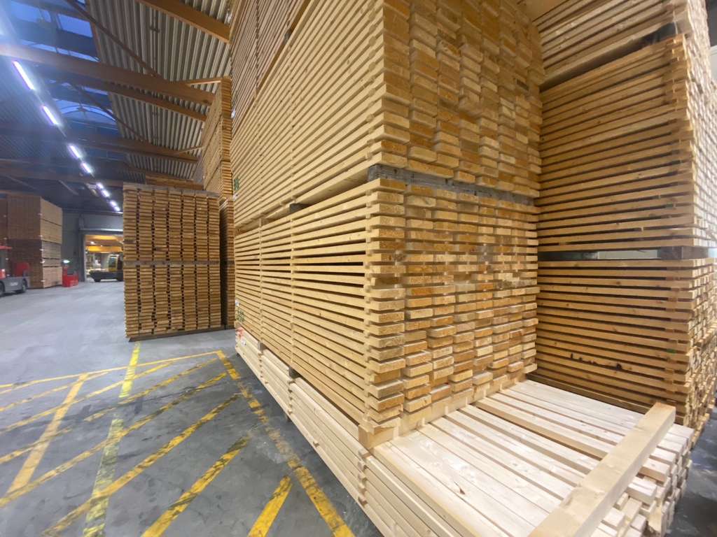 Biothermic's tweet photo. 50% of a mature harvested softwood tree is used for lumber.  The rest is used for pulp products and green low carbon energy.  After the tree is harvested, a new forest is planted and starts sequestering more carbon.  #forestry101 https://t.co/pEed7SPTPA