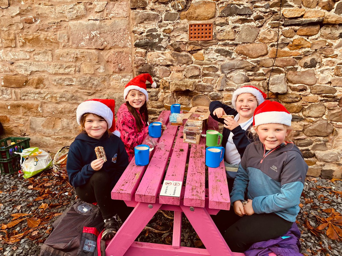 Our very first Santa running club outing to #ullswater followed by #hotchocolate and <a href="/TrayBakesUK/">traybakes</a> donated by <a href="/Chestnuthousepb/">Chestnut_HousePB</a>