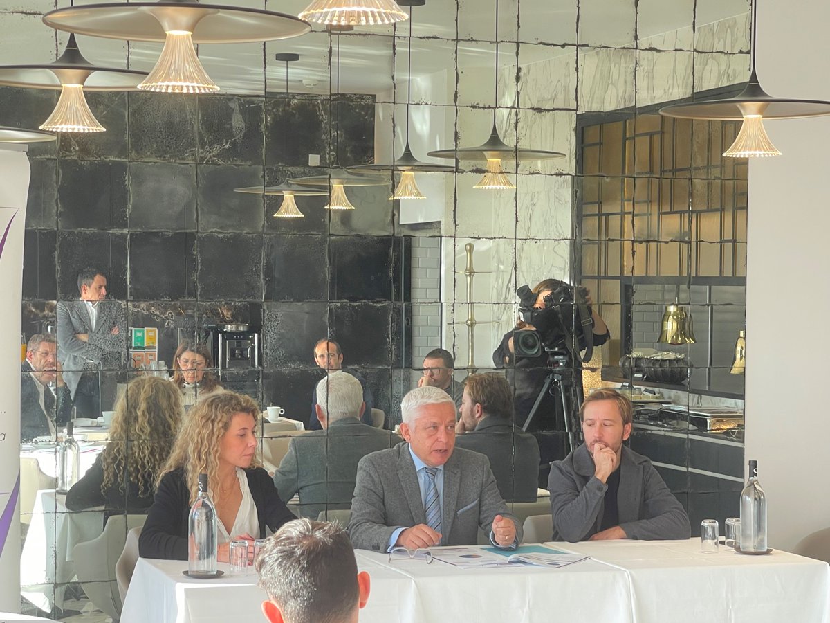 ADEC_Corse's tweet photo. #ADEC🎙️Conférence Presse #AAP #ÉCONOMIE #SOCIALE #SOLIDAIRE📍@VinciguerrAlex Président #ADEC, Jean-Michel MINICONI Directeur @CRESSCorsica  &amp; Maryline ANTONETTI Chargée d’affaires #ADEC #ESS ont présenté ce dispositif de soutien #création &amp; #développement des #structures #ESS 1/2 https://t.co/UJviC0ckk6