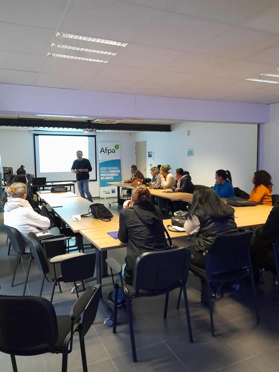 🚀top départ pour notre semaine du transport et de la logistique. Au sein de l agence Pôle emploi Roubaix Les prés, atelier "c est mon choix professionn'elle" animé par l Afpa afin de sensibiliser les femmes à ces métiers. 
<a href="/JlucDerambure/">Jean Luc DERAMBURE</a> @cyrom1 <a href="/eddievanco/">eddie vancompernolle</a> <a href="/ludes_richard/">Ludes Richard</a>