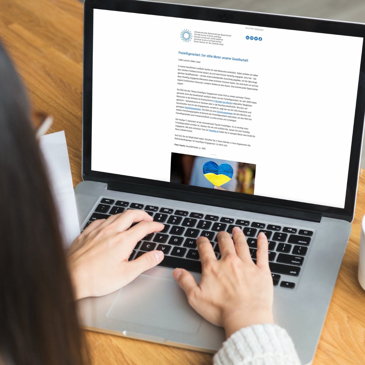 sgg_ssup's tweet photo. Der SGG-Newsletter zum #TagderFreiwilligen heute in Ihrem Posteingang. 
Nicht? 
Dann jetzt anmelden &amp; über unsere Aktivitäten informiert bleiben #Demokratie #Zusammenhalt #Freiwilligenarbeit
➡️ zum Newsletter: https://t.co/17QJ1RnRun
➡️ zur Anmeldung: https://t.co/peVLxPnOMq https://t.co/stWtLNTPL5