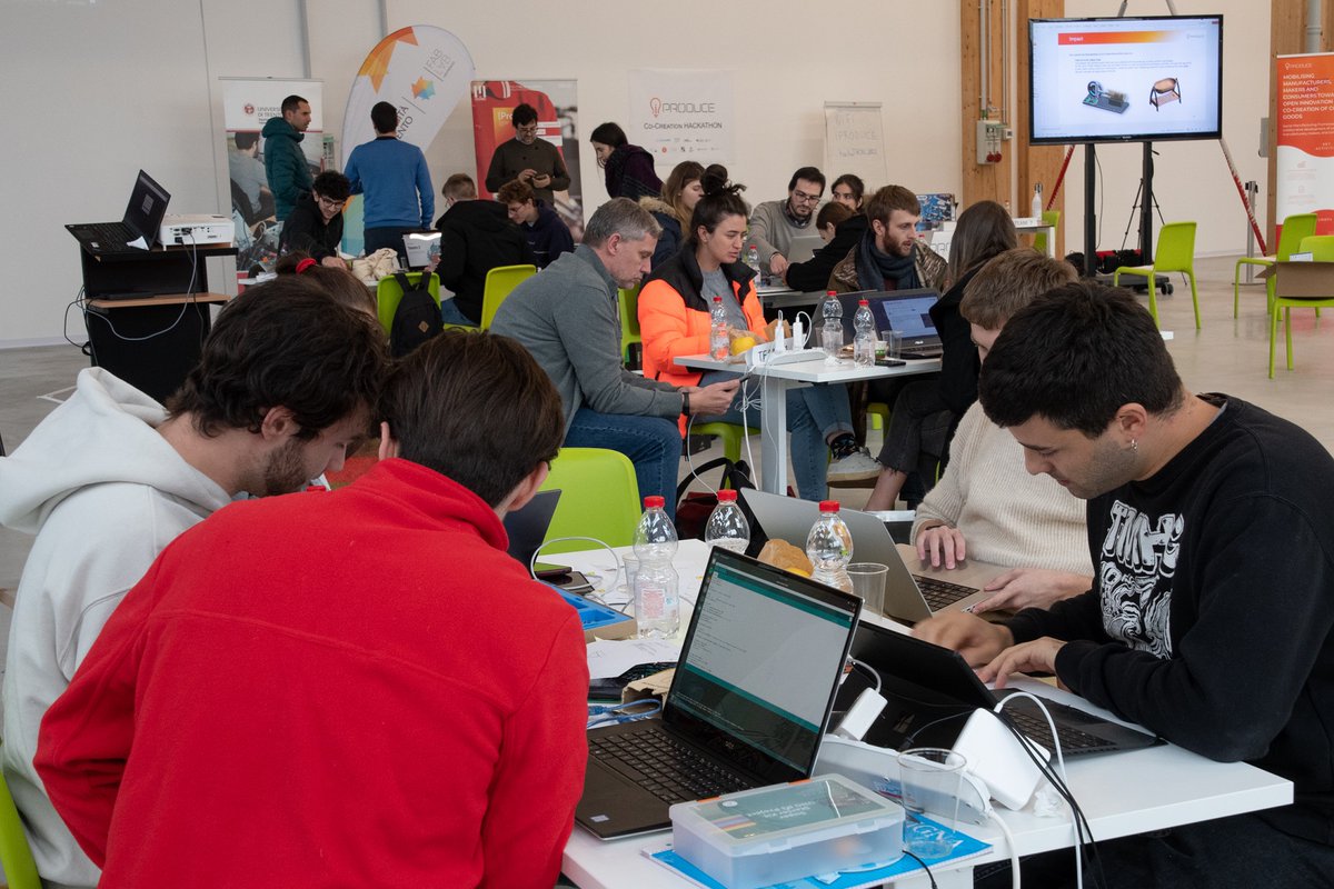 HIT_trentino's tweet photo. 💥 6 ore, 5 team, 3 aziende, 2 fablab e 1 sfida: progettare una culla hi-tech!
Si è svolto in #BeFactory l’hackathon “Co-creation” organizzato da Fondazione HIT e @TnSviluppo nell’ambito del progetto #iPRODUCE.
Scopri di più: https://t.co/CN7vMW36wO https://t.co/nYnVO3D9PL