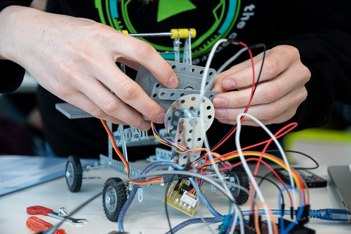 HIT_trentino's tweet photo. 💥 6 ore, 5 team, 3 aziende, 2 fablab e 1 sfida: progettare una culla hi-tech!
Si è svolto in #BeFactory l’hackathon “Co-creation” organizzato da Fondazione HIT e @TnSviluppo nell’ambito del progetto #iPRODUCE.
Scopri di più: https://t.co/CN7vMW36wO https://t.co/nYnVO3D9PL