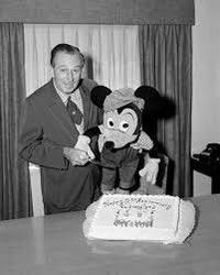 DisneyOnParade's tweet photo. Happy Birthday to Walt Disney, the man that started it all. ❤️#WaltDisneyWorld #Disneyland #Disney https://t.co/SOMjaZxe2N