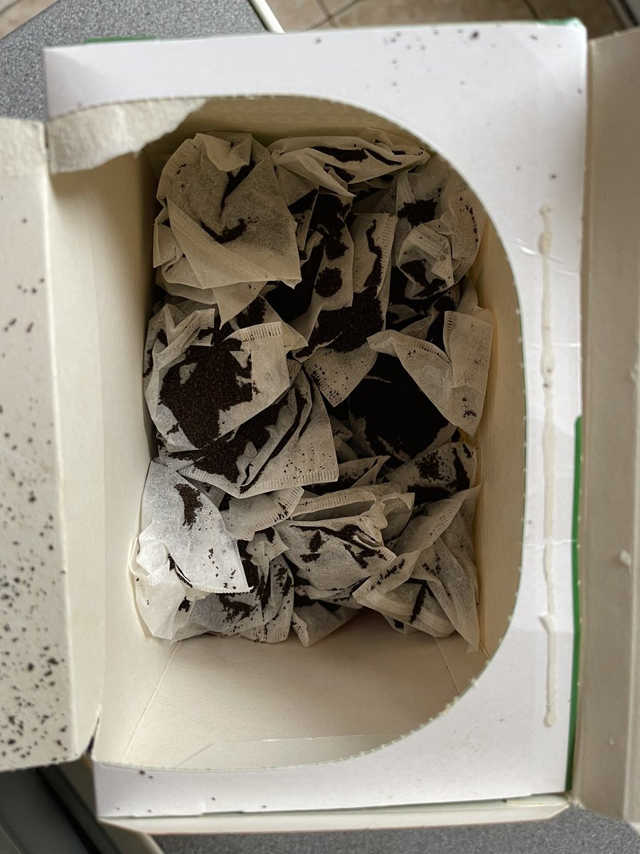 pinksbex's tweet photo. @PGtips 2/3 of a 240 box of tea bags were split!!! What a waste of money! Sadly always had PG Tips but maybe time for a change now and a throw all this away! 😩😡 https://t.co/F8aHGZrCOe