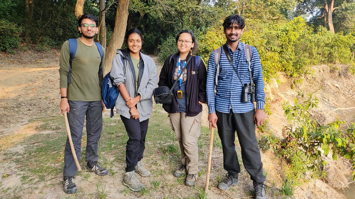 uramakri's tweet photo. Our conservation genetics projects start with field sampling. Here is @DivyashreeRana leading a team in the UP Terai. Do tiger corridors enable connectivity for other cat species? Walking with eyes trained on the ground, looking for scats! https://t.co/4yz40y0jaT