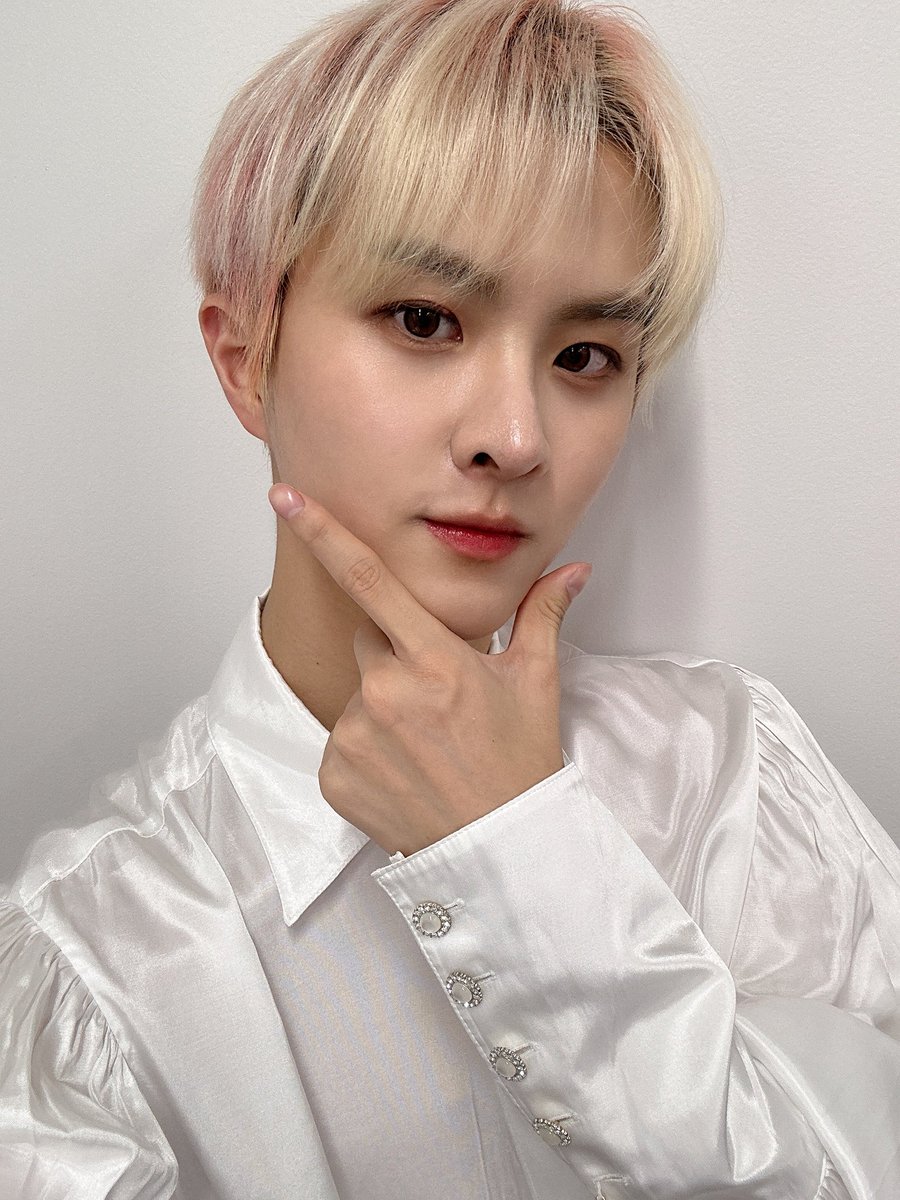 GF__KINGDOM's tweet photo. [ #이반 's Weverse Post ] 221205

#IVAN : 🐰 Bunny piece
🐰✌️
🐰 💗
🐇💟
hehe
🐰 Surprised!
🐰👈
I love you ❤️

(1/2)

@KINGDOM_GFent #KINGDOM #킹덤 https://t.co/R0054g8iHo