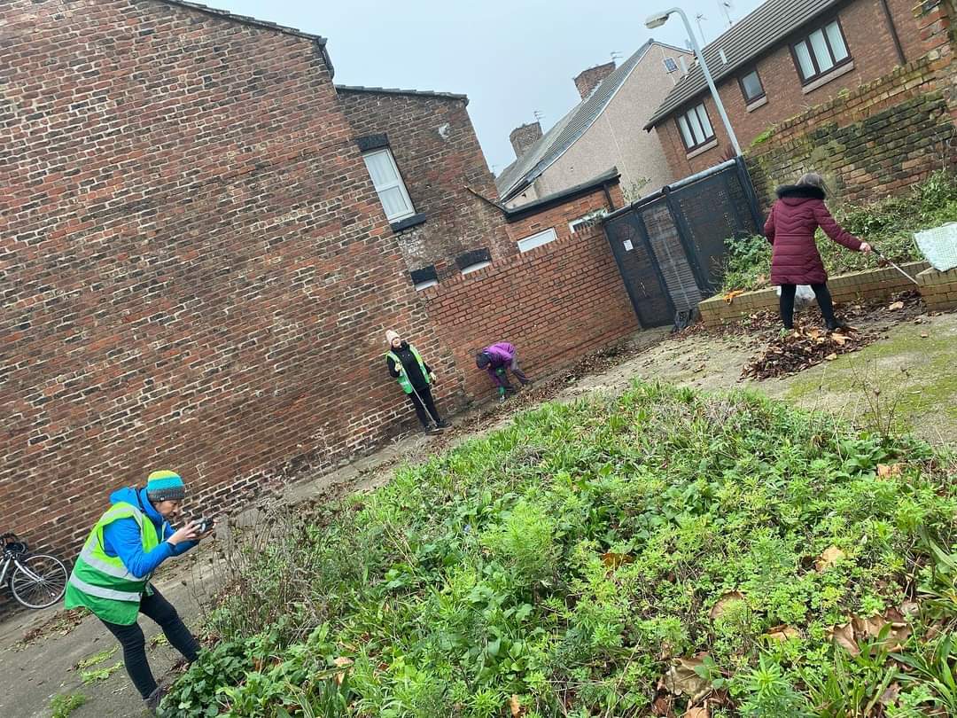 Lovely few hours weeding, cleaning and litter picking at Wordsworth Street Friday. It’s amazing how much can be done in a few hours. Lovely that someone driving past stopped to thank us and tell us it was a lovely space 😍😍#bootle #wordsworthstreet #greenstreets #urbangrowing