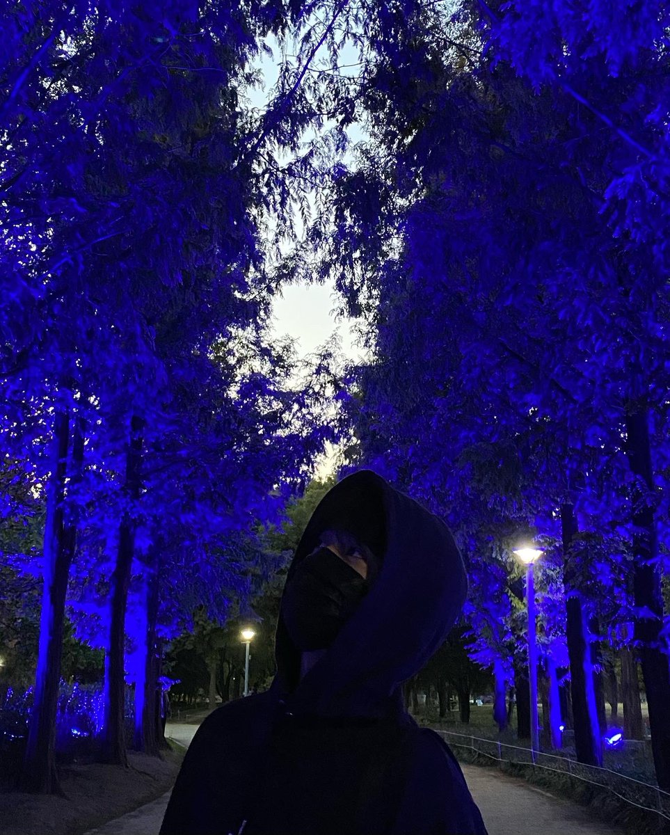 forbluemingsun's tweet photo. before today ends let me have a full thread writing of my reason to my blue and my bloom, yang hyuk
#ProtectHyuk
#HyukAppreciationDay
#PROTECTOMEGAX https://t.co/WRuhu4oIiF