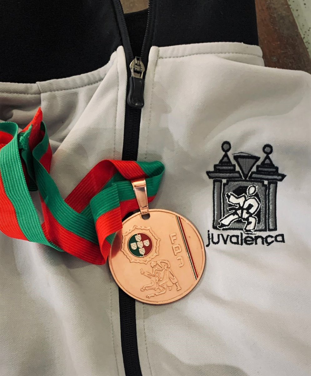 ipvc_twit's tweet photo. Joana Morgado, atleta do Judo Clube de Valença e aluna do 1º ano da #Licenciatura em #Desporto e Lazer da #ESDLIPVC, conquistou a #medalha de #bronze, na categoria -63 kg, no Campeonato Nacional de Seniores de #Judo, este fim de semana, em Coimbra.🥉🥋 Parabéns!👏👏 https://t.co/QEtlKeVEYy