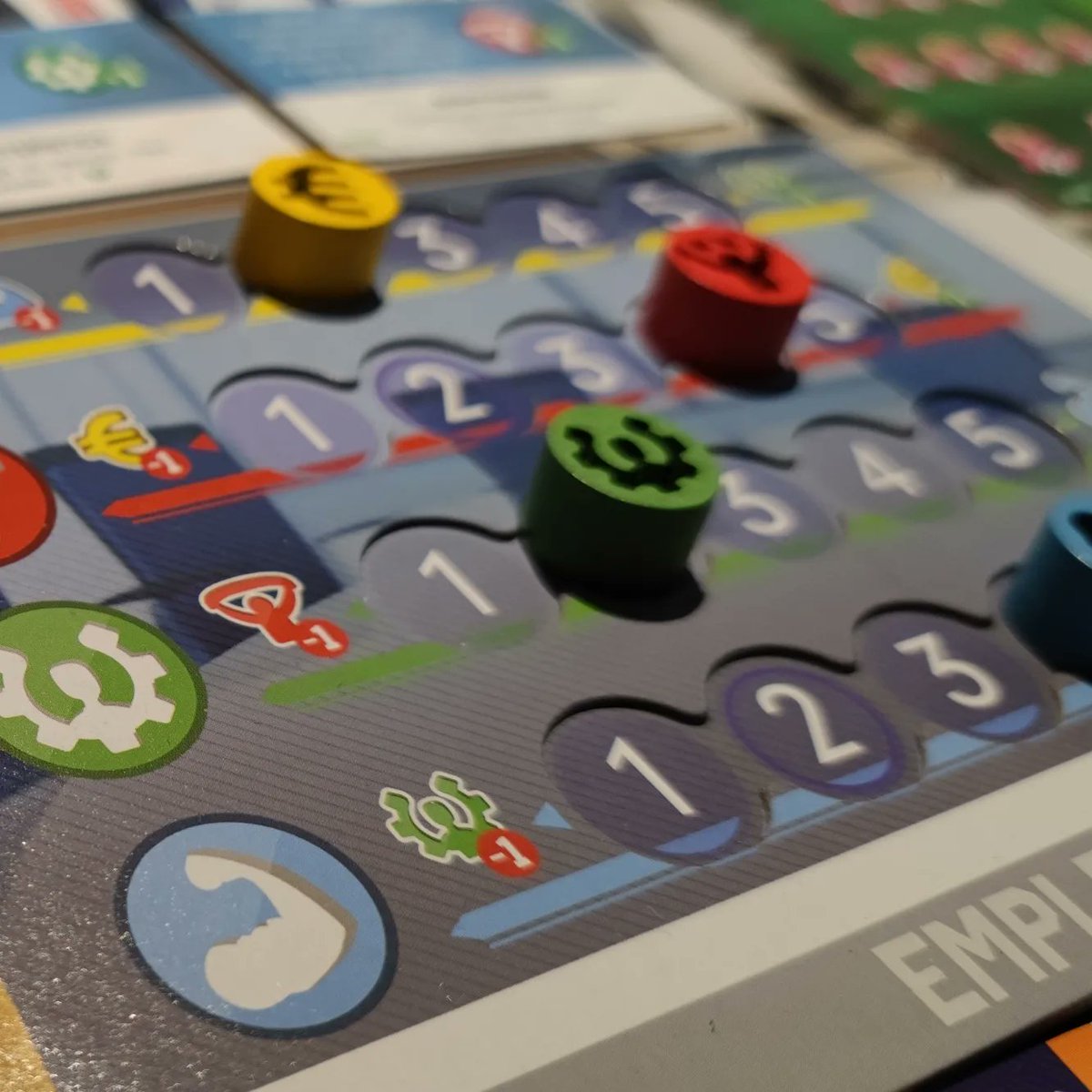 KholiastBG's tweet photo. ⚽Eleven⚽ Football Manager Boardgame, ya tenéis disponible el tutorial del nuevo juego que traera @MalditoGamesES un simulador de gestión deportiva. ⬇️⬇️
https://t.co/8LZwdpfXhv

#eleven #football #juegosdemesa #boardgames #kholiastbg #manager https://t.co/rjdRaq0goy