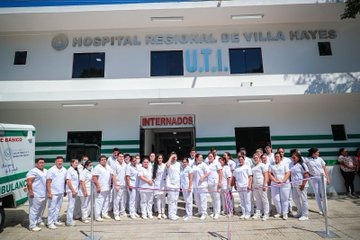IPParaguay's tweet photo. Por primera vez, el Chaco paraguayo cuenta con una unidad de terapia intensiva que funcionará en el Hospital Regional de Villa Hayes y beneficiará a unas 220.000 personas.

El presidente @MaritoAbdo encabezó la inauguración con autoridades sanitarias.

🔗 https://t.co/wLCRBkunsA https://t.co/TABYuZLgTZ