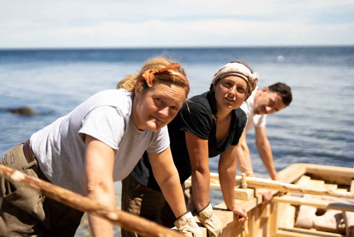 historiaqc's tweet photo. Dans le prochain épisode, à l'approche du départ d'une des deux colonies, les deux équipes vont s'affronter dans une course de bateau! 🚣‍♀️ 

🌊 𝗟𝗲 𝗹𝗼𝘁 𝗱𝘂 𝗱𝗶𝗮𝗯𝗹𝗲 : 𝗹𝗮 𝗰𝗼𝗻𝗾𝘂𝗲̂𝘁𝗲 𝗱𝗲 𝗹𝗮 𝗺𝗲𝗿, vendredi 20h, sur Historia. #LeLotDuDiable https://t.co/VdvyFkzl3N