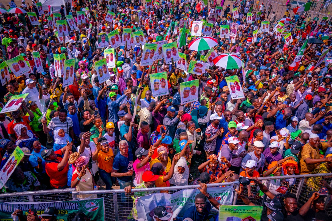 am_BinHamzat's tweet photo. Atiku is forever ready to make Nigeria great again. His economy plan is spontaneous, he's committed to secure every square meter of this country, he's specific to UNIFY Nigeria, a proper solution to educational problems and determine to devolution of power. #RecoverNigeria #USEED https://t.co/oyJhPvplK3