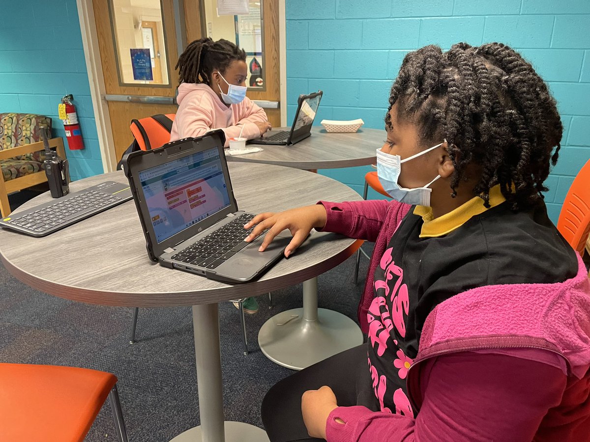 JennieJWPark's tweet image. Happy Computer Science Week! 👩🏻💻Check out the Wolves Tech Team as they participate in an hour of code with Scratch. #girlswhocode #danceparty #codingwithscratch 👩🏾💻🧠👀