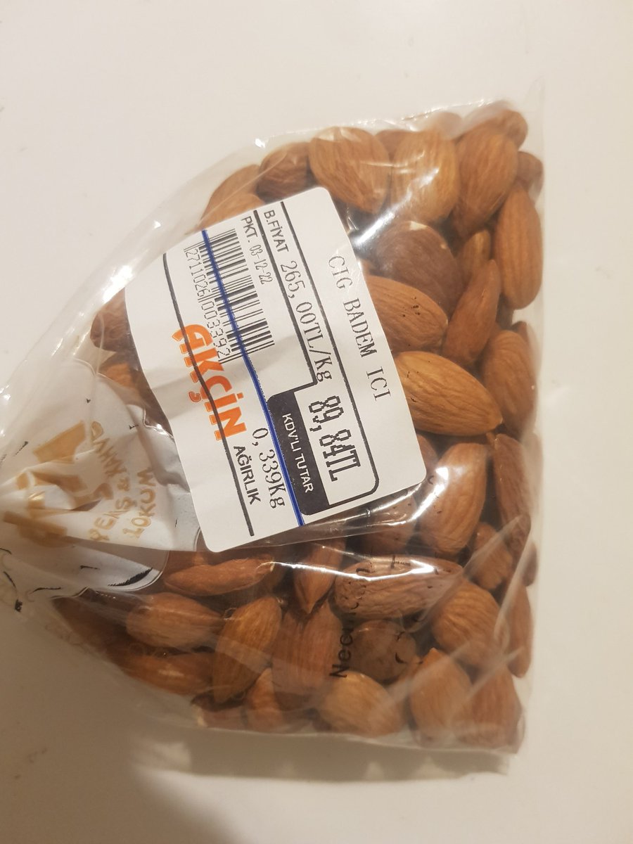 Hadi çocuk biraz yesin dedim.Ben nerden bileyim.. içinde altın tozu var sanırım.