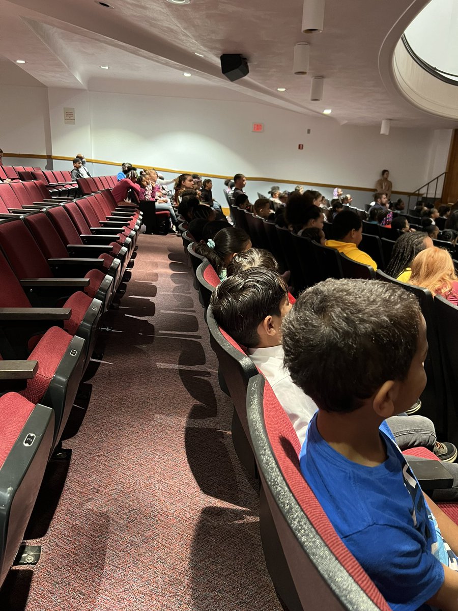 SchneiderIn1st's tweet photo. Thank you @Pirates for coming to the Duke to introduce The Mobile Chill Project!! These firsties loved their Monday morning with the Pirate Parrot and friends #LetsGoBucs https://t.co/QO6eqytL2R