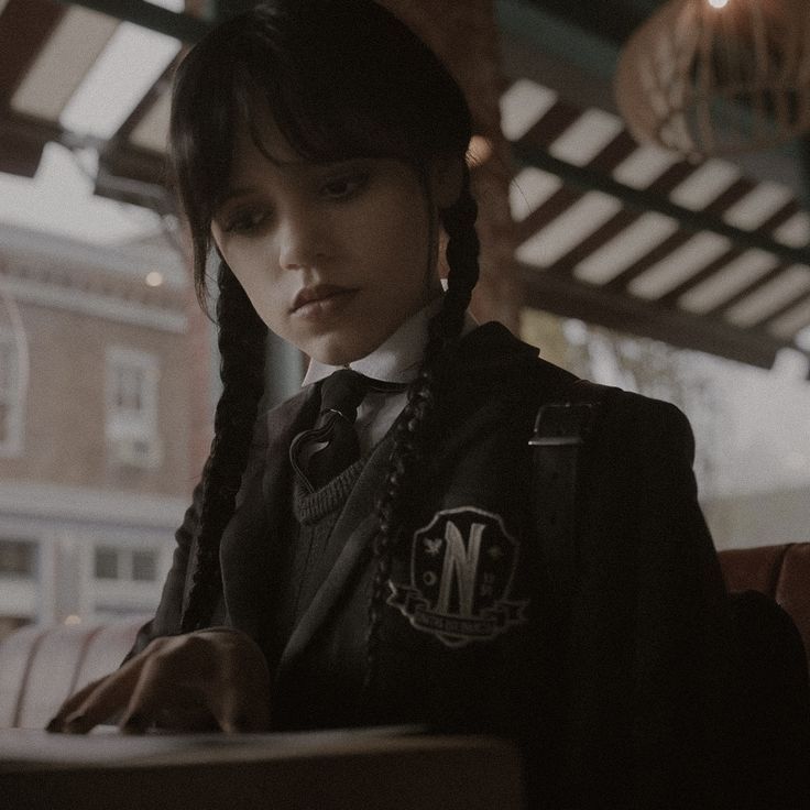 xCuteGirlB's tweet photo. WEDNESDAY ADDAMS
---- Nevermore
----- Canon / Semicanon
Enid .... ✨
" No necesito tu ayuda ni tu lástima. Ya tengo una madre y un terapeuta. Eso es suficiente tortura, incluso para mí. "
#FanRP
#wednesdayRP
#FreeRoll
Rt ?
🖤 https://t.co/RtTRKN8kfc