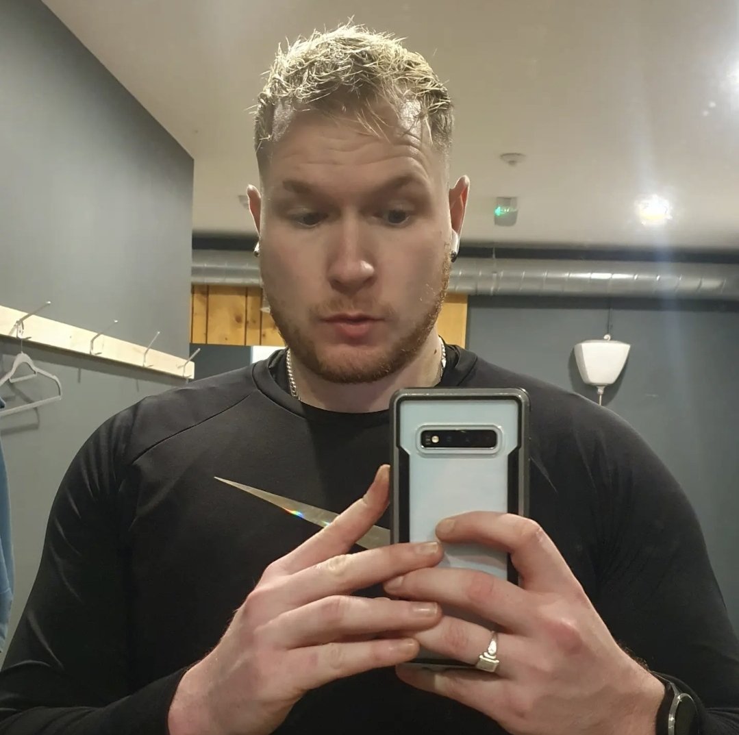 I do other stuff beside art 🎨 sometimes ✨️ #gymmotivation #Mondays