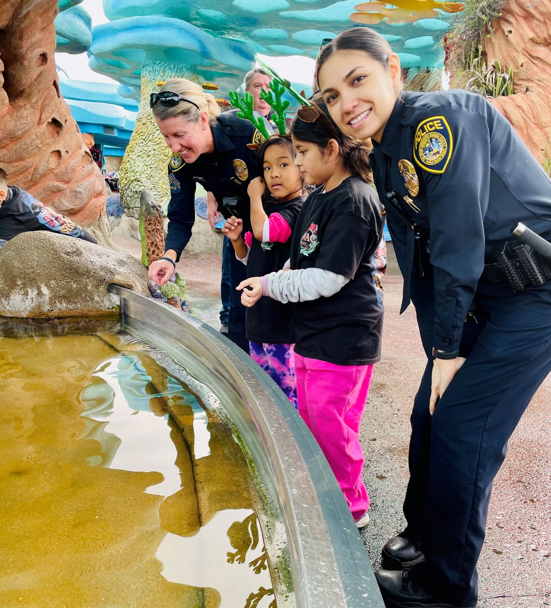 SDCCDPolice's tweet photo. It's always a pleasure to kickoff the holiday season with the annual Shop with a Cop event! Thank you to the families in our community for allowing us to share a fun moment with your children!
#SDCCDPdcares #sdccd #shopwithacop @STAR_PAL https://t.co/d6saphexRN