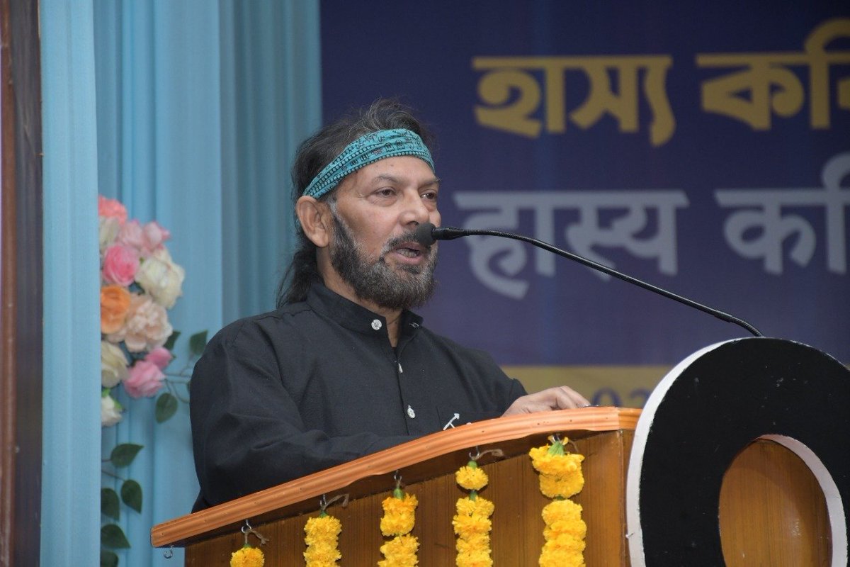OilIndiaLimited's tweet photo. ऑयल इंडिया लिमिटेड के राजभाषा अनुभाग, जन संपर्क विभाग के सौजन्य से दुलियाजान क्लब प्रेक्षागृह में दिनांक 03 दिसंबर, 2022 (शनिवार) को कवि श्री रोहित शर्मा द्वारा संचालित ‘अखिल भारतीय हास्य कवि सम्मेलन’ का आयोजन किया गया। #oilindialtd #Hindipoetry https://t.co/ruRL0TAEyb
